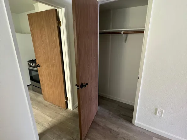 212 Hawkins St, Hollister, CA 95023