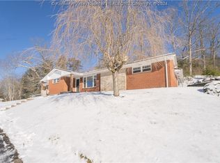 117 Lake Dr, Hurricane, WV 25526