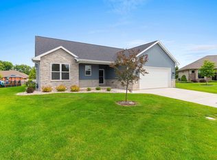 920 Clover Ct, Menasha, WI 54952