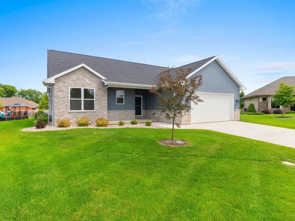 920 Clover Ct, Menasha, WI 54952