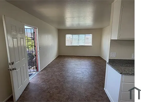 2 bed, 800 sqft, $2,900 — Photo 2