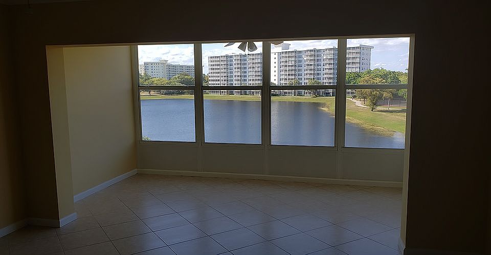 Enclosed balcony and lake