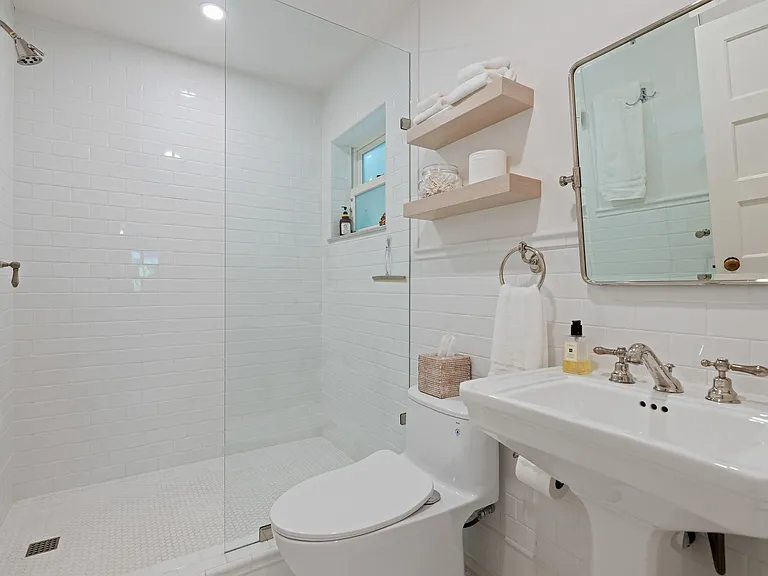 1703 Chapala St #B — Photo 16