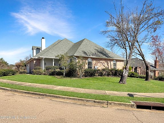 3rd image of 14 Autumn Hill Pl