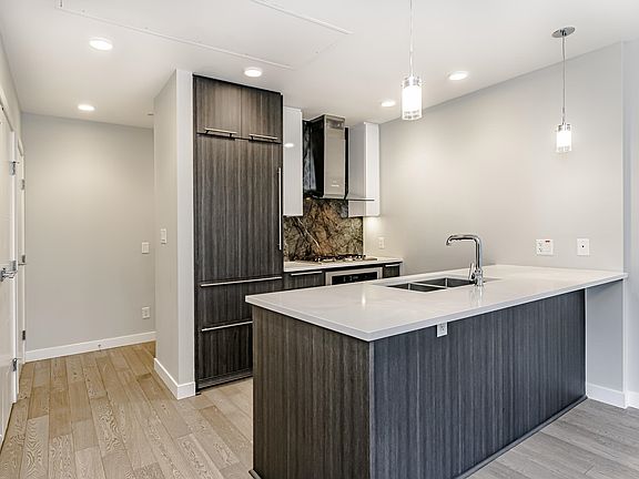 3rd image of 5033 Cambie St #109