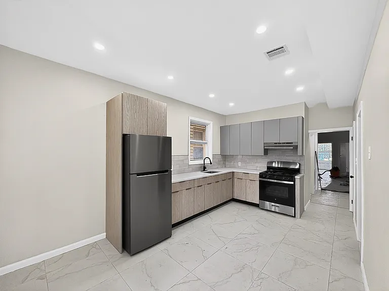 345 Walnut St #3R — Photo 30