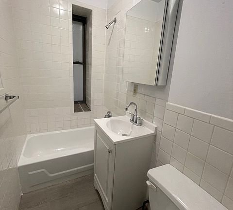 5th image of 409 E 74th St APT 2C