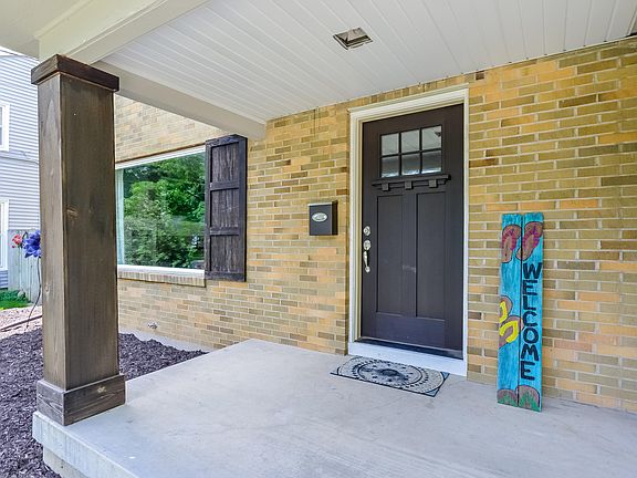 2nd image of 1133 Lakeside Dr SE