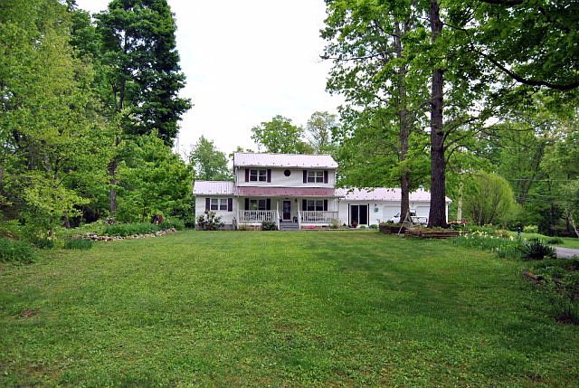 2nd image of 04 Hickory St
