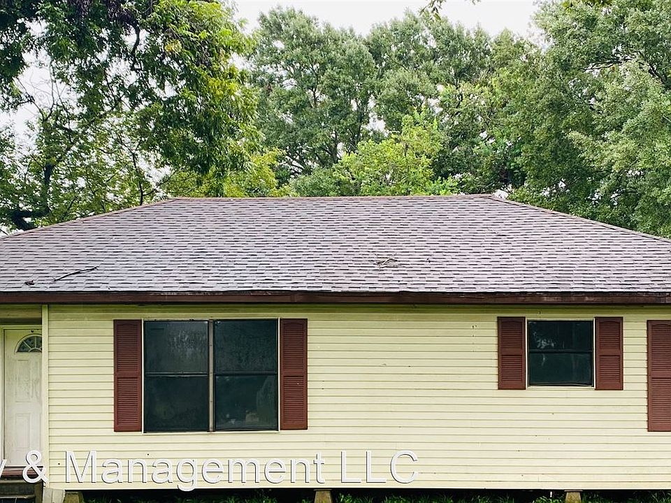 1st image of 440A Huval St