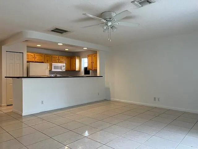 3 bed, 2.5 bath, 1600 sqft, $2,985 — Photo 4