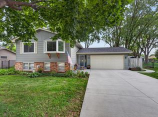 5570 Schutta Rd, Shoreview, MN 55126