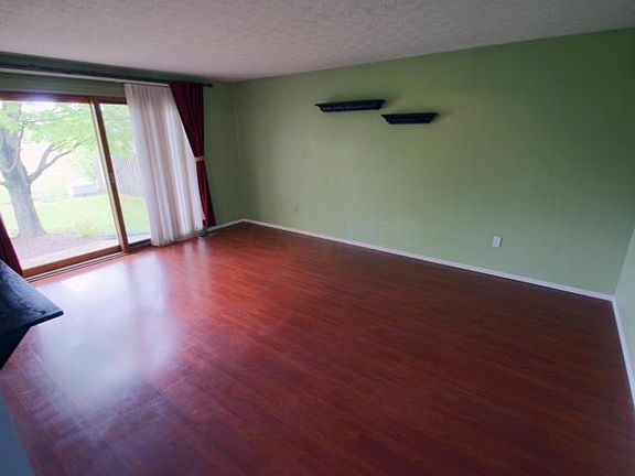 4th image of 374 Saint Thomas Dr