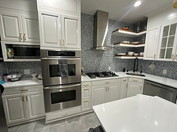 5th image of 15 Monroe Pl #1