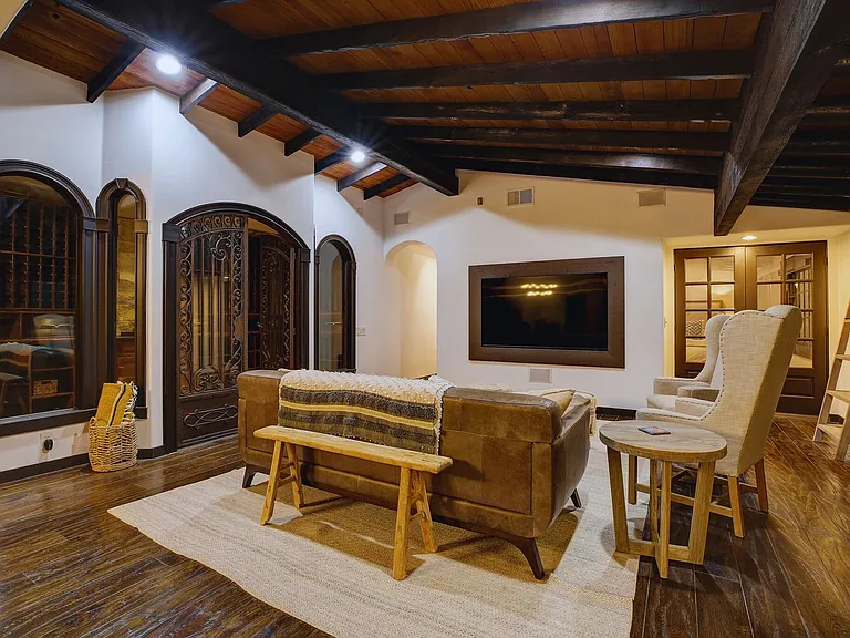 2570 Nichols Canyon Rd — Photo 23
