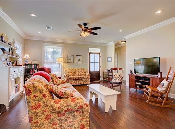 2nd image of 2712 Palmetto St