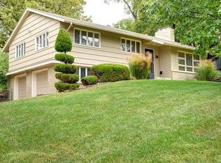 110 NW Greentree Ln, Kansas City, MO 64116