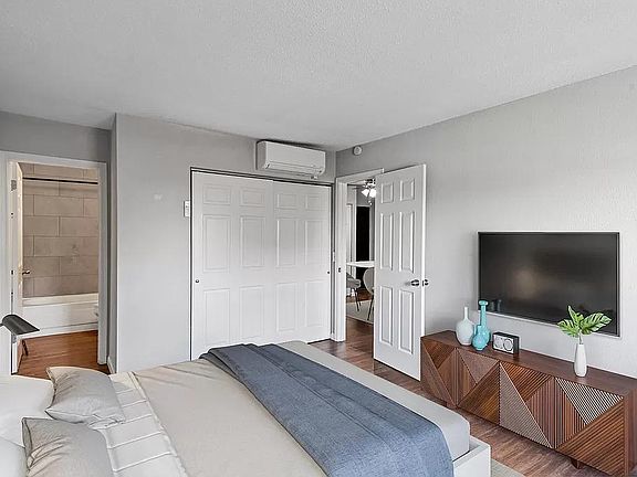 5th image of 5825 Southwest Ave #1F