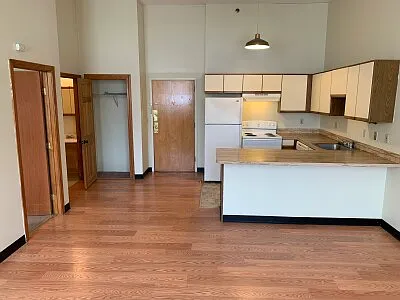 31 Willow St Photo 1