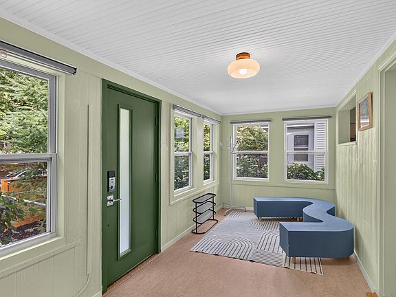 3rd image of 2633 35th Ave S