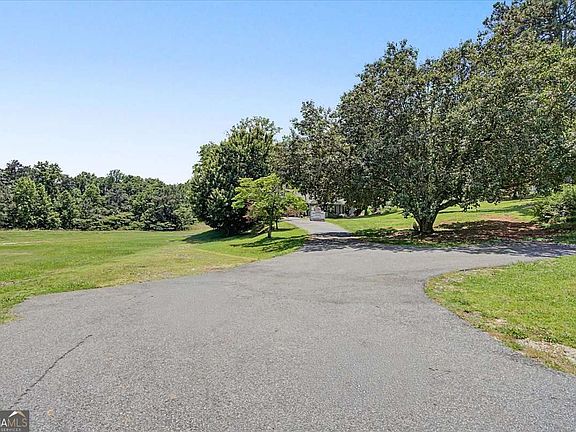3rd image of 111 Graham Rd