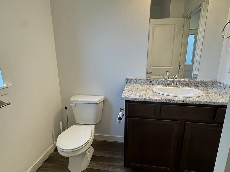 605 Finnegan Way — Photo 8