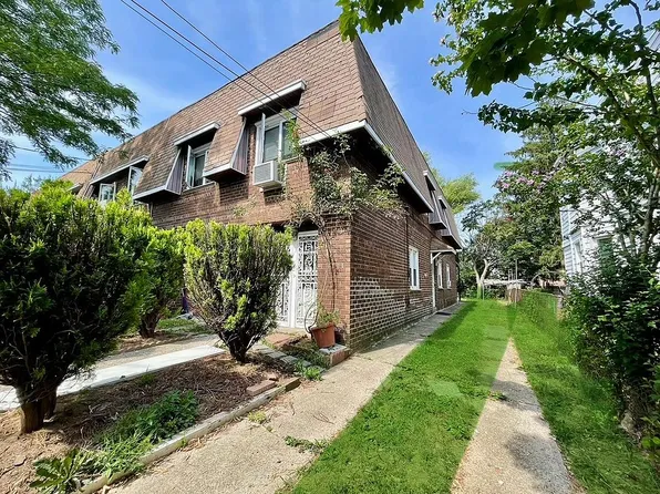 25-16 124th St, Flushing, NY 11354