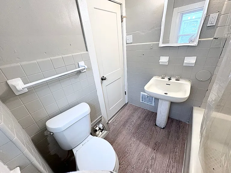 523 E Oakland St — Photo 14