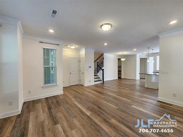 3 bed, 2.5 bath, 1895 sqft, $2,195 — Photo 3
