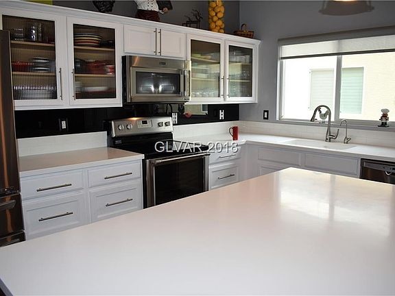 Glass white kitchen cabinets