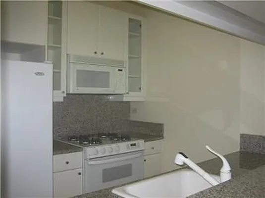 Rented by Sumitomo Real Estate Sales | media 23