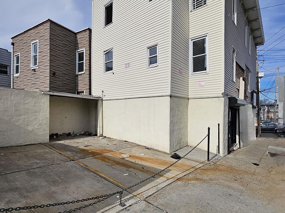 2nd image of 332 Walnut Street