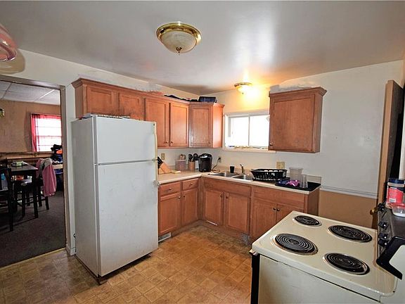 3rd image of 340 Lake Ave