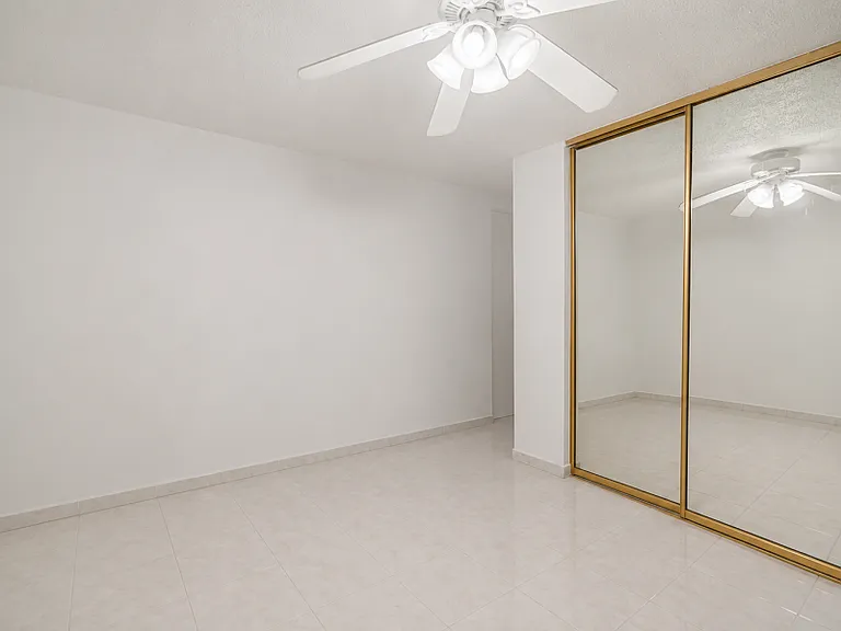 Condominio Golden Tower Apt 602 — Photo 9