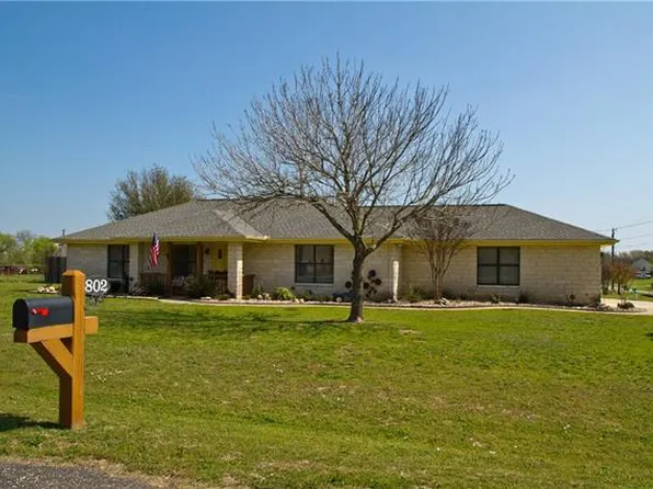 802 N 6th St, Jarrell, TX 76537