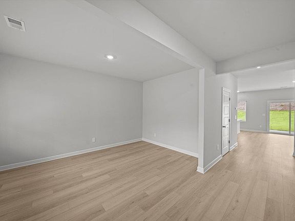 3rd image of 412 Creeping Jenny Dr