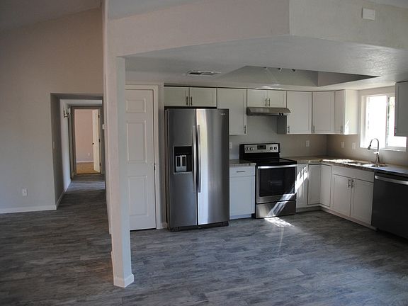 3rd image of 1972 W Southbrooke Cir
