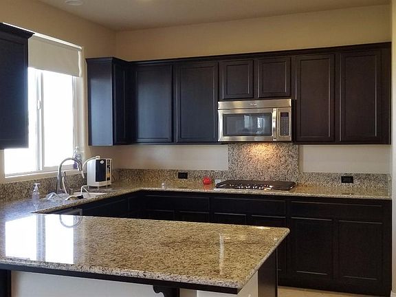 5th image of 811 White Alder Dr