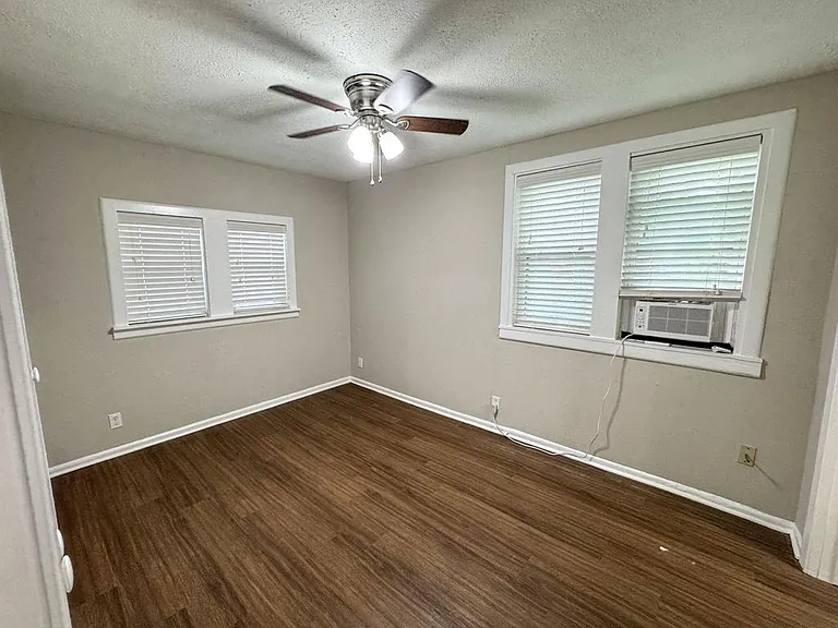 910 N Washington St — Photo 14