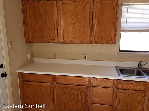 2nd image of 1517 S Avenue H