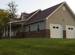 879 Slaven Ln, Oneida, TN 37841