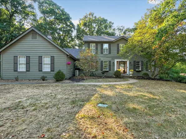 525 Black Canyon Ct, Ballwin, MO 63011