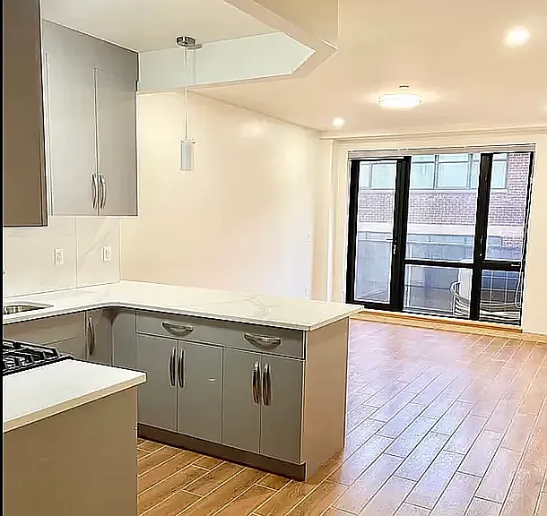 42-22 Crescent St #5A — Photo 3