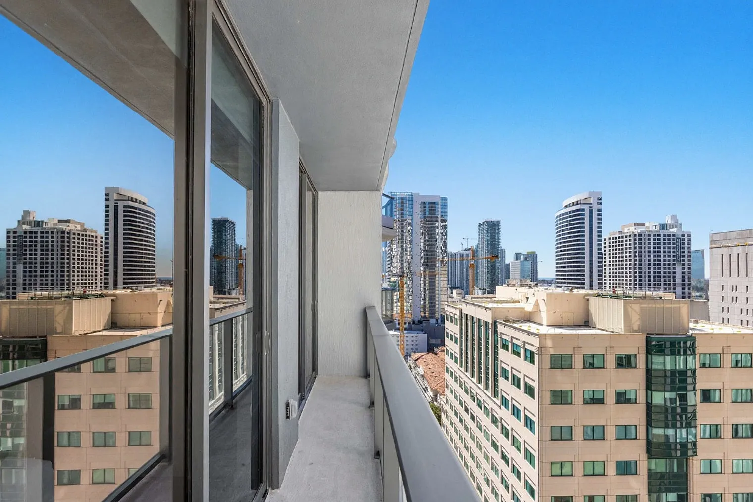 1 bed, 1.0 bath, 559 sqft, $4,145 — Photo 4