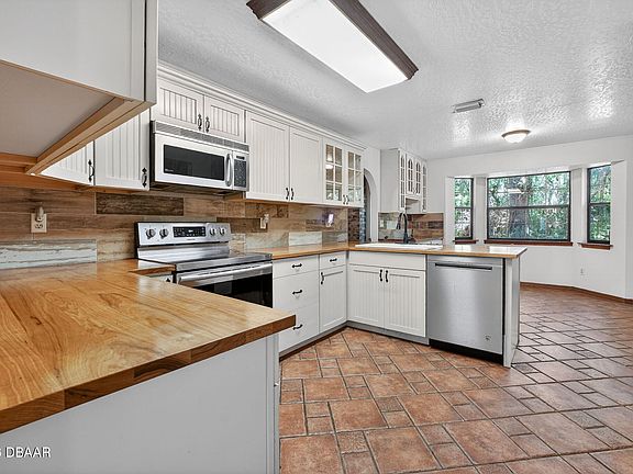 3rd image of 3380 Lionel Rd