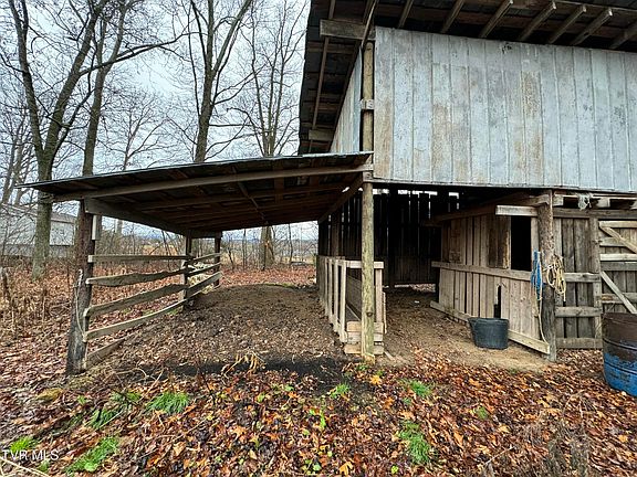 3rd image of 138 Berry Ridge Rd