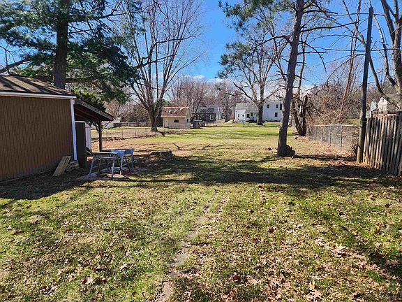 3rd image of 1619 Eastmoreland Ave