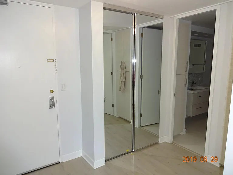 233 E Erie St #2006 — Photo 10