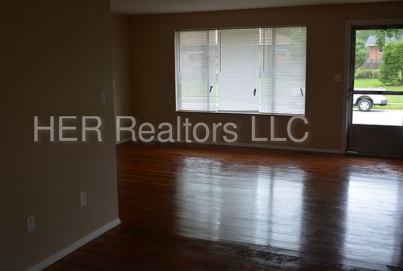 2nd image of 1008 Hazel Ave