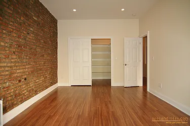 Rented by aptsandlofts.com